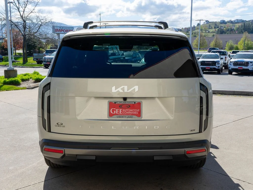 New 2027 Ivory Silver Kia S image 6