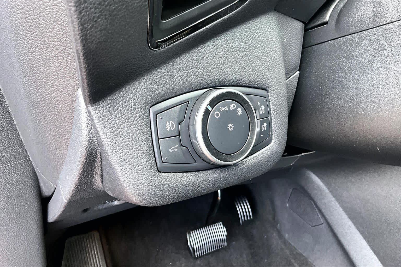 Used 2018 Ruby Red Metallic Tinted Clearcoat Ford SEL image 33