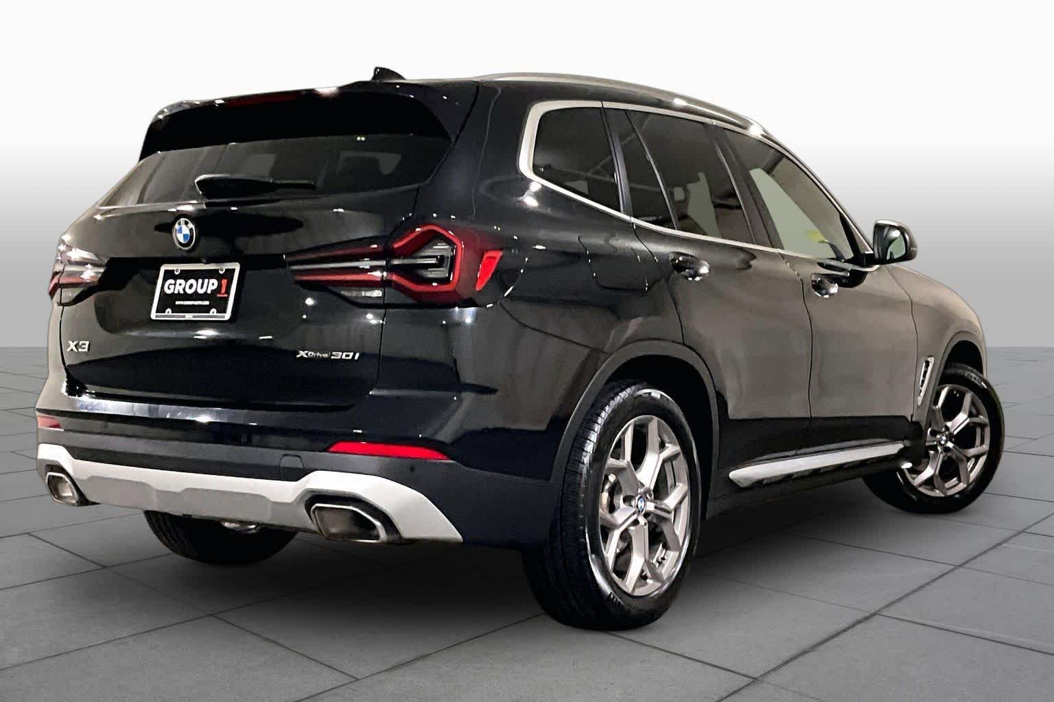 Used 2022 Black Sapphire Metallic BMW xDrive30i image 12