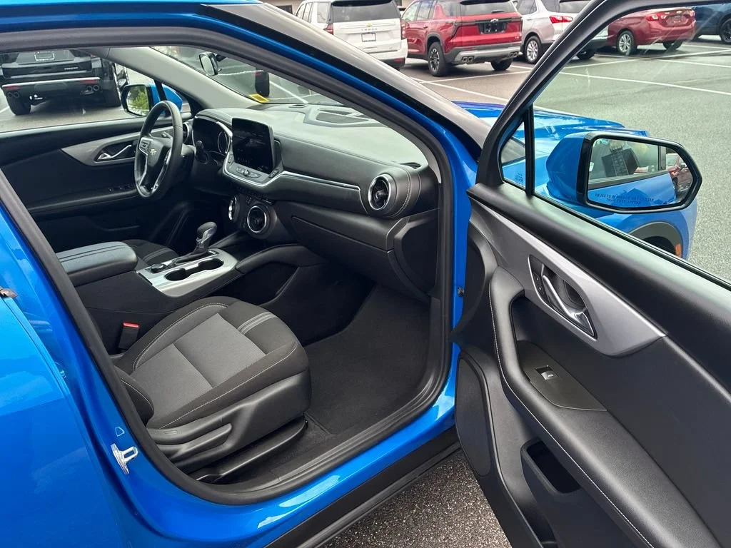 Used 2025 Riptide Blue Metallic Chevrolet 2LT image 28