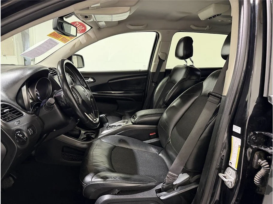Used 2017 Pitch Black Clearcoat Dodge Crossroad Plus image 10