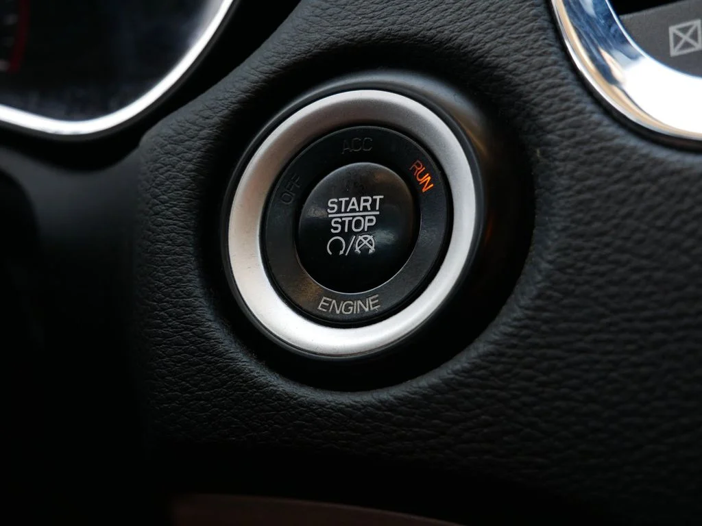 Used 2015 Gray Dodge SXT image 26