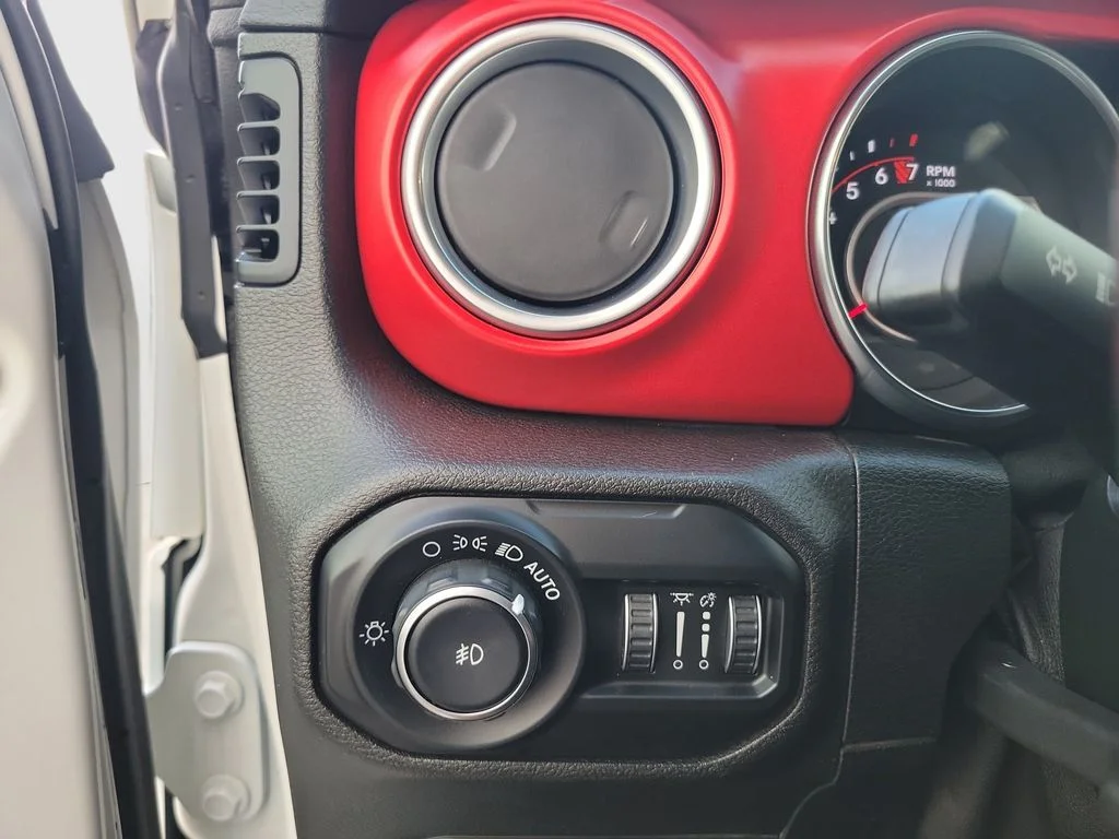 Certified Used 2020 White Jeep Unlimited Rubicon image 31