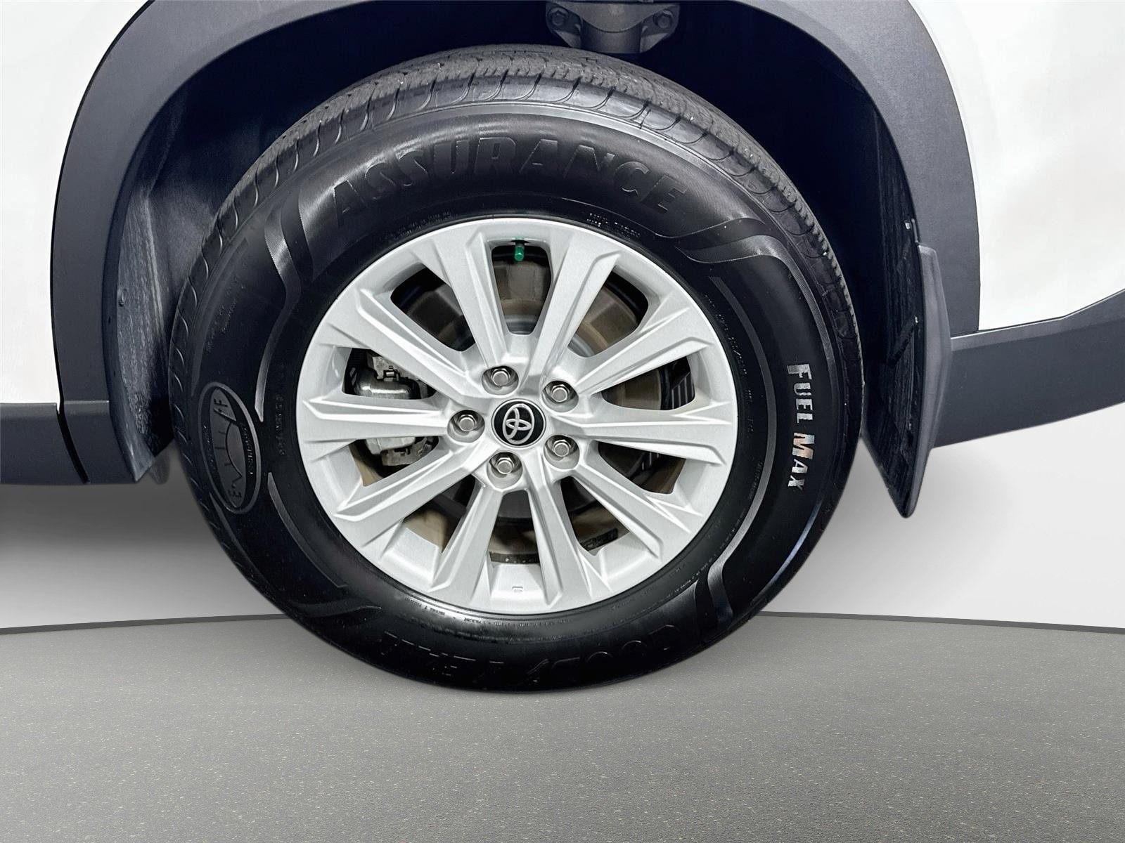 Used 2024 Pearl Toyota XLE image 31