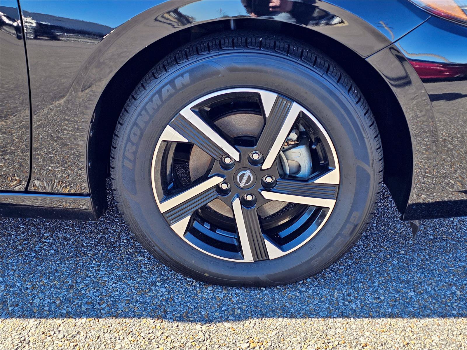 Used 2025 Super Black Nissan SV image 6