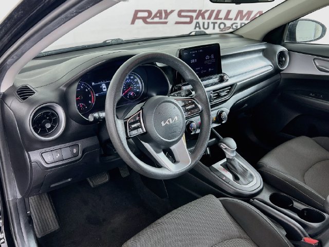 2023 Kia Forte LXS - Photo 30