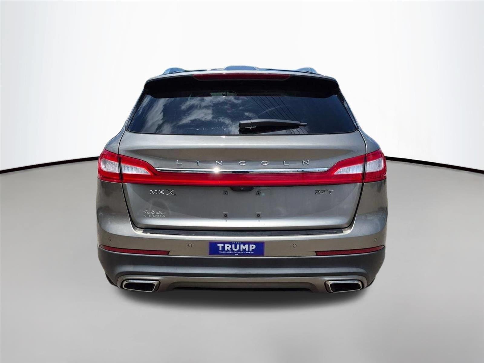 Used 2017 Palladium White Gold Metallic Lincoln Reserve image 6