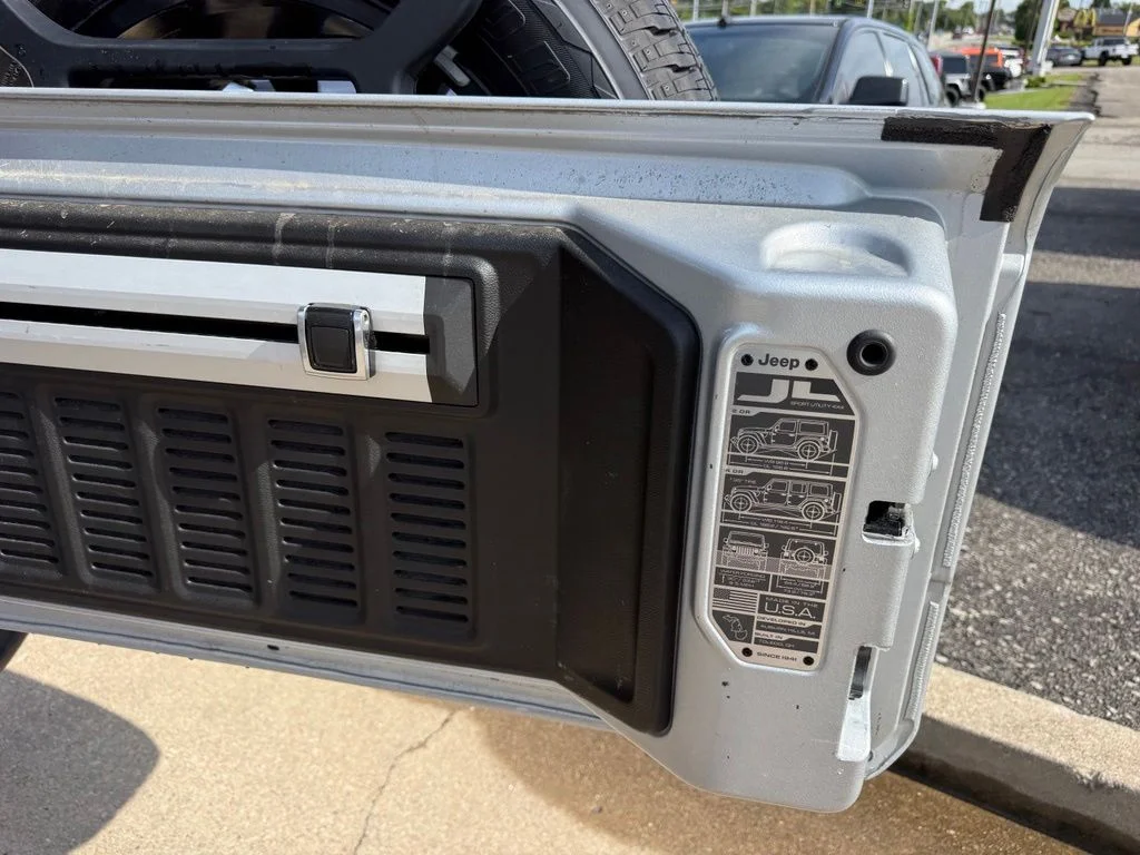 Used 2022 Silver Jeep Unlimited Sahara 4xe image 30