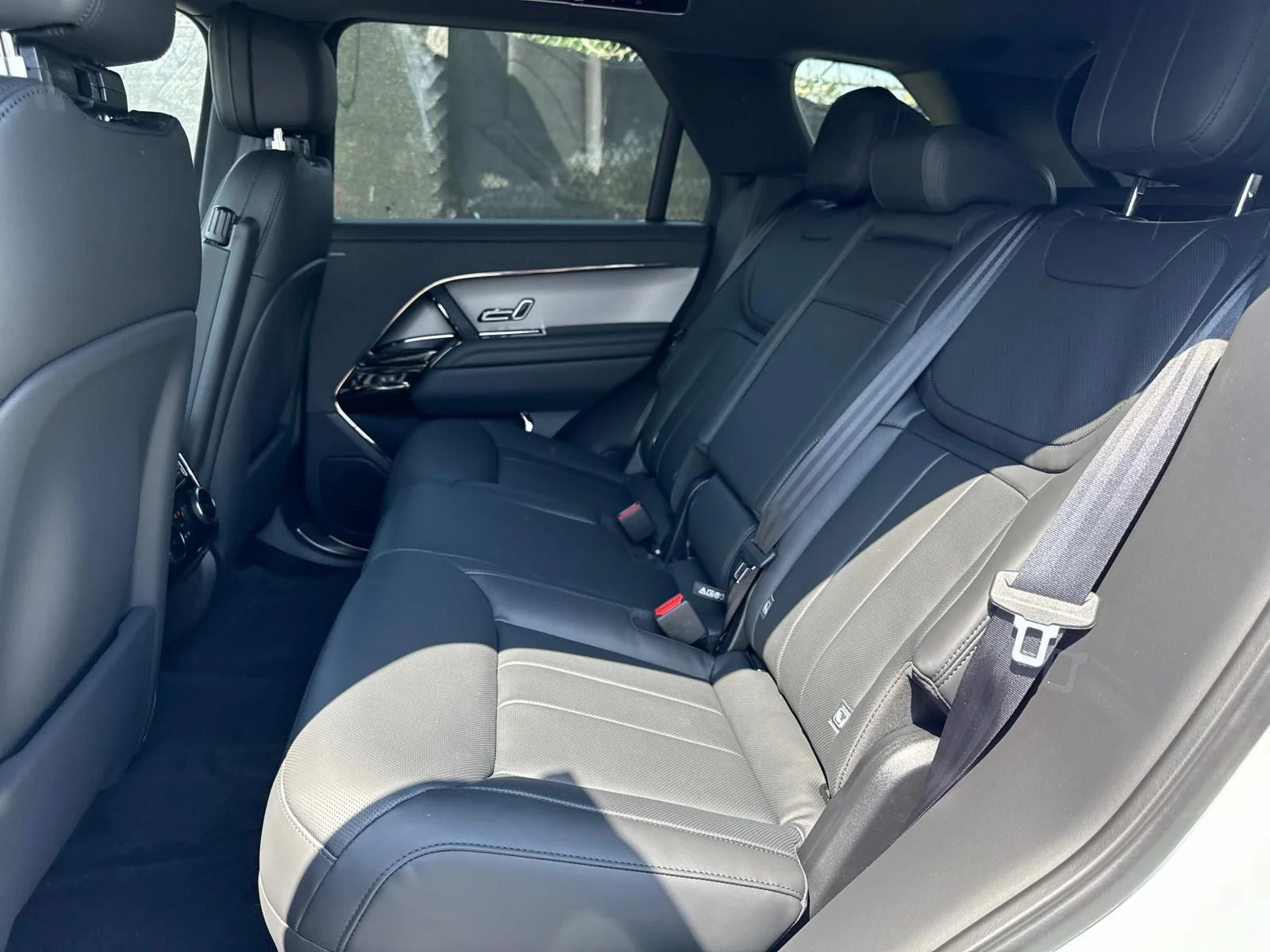 New  White Land Rover Dynamic SE image 8