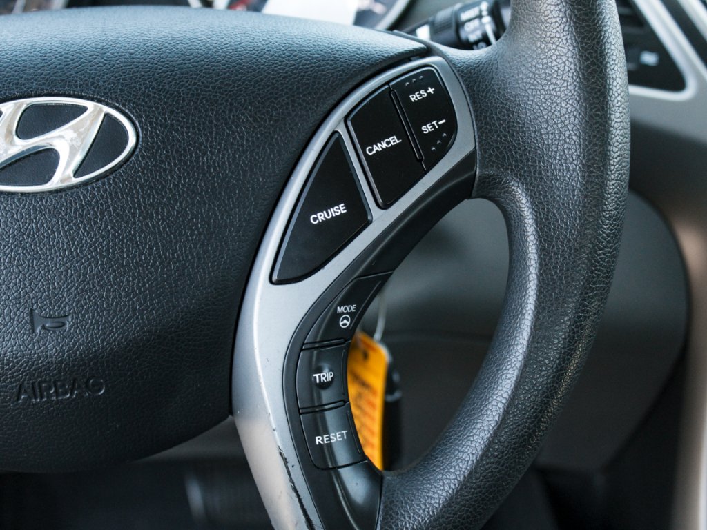 Used 2015 Shale Gray Metallic Hyundai SE image 13