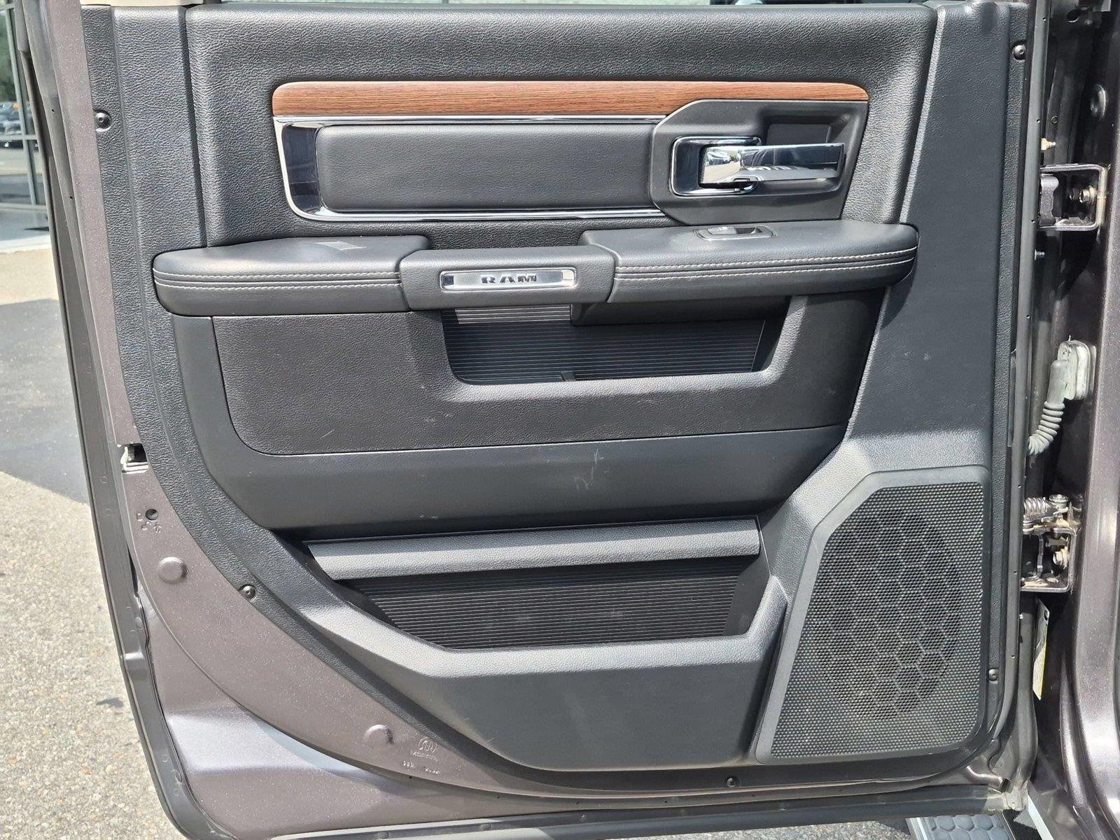 Used 2015  RAM TRUCK LARAM image 29
