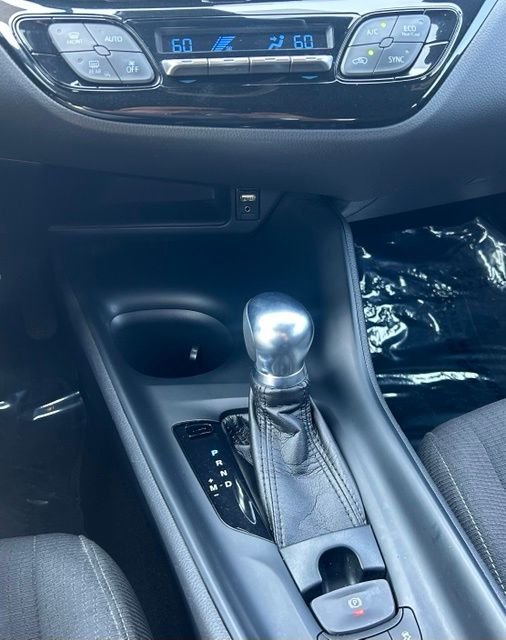 Used 2018 Silver Toyota XLE image 14