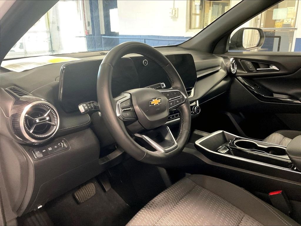 Used 2025 White Chevrolet LT image 8