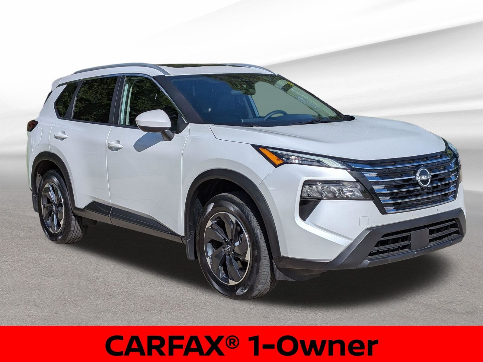 Certified Used 2025 White Pearl Nissan SV image 4