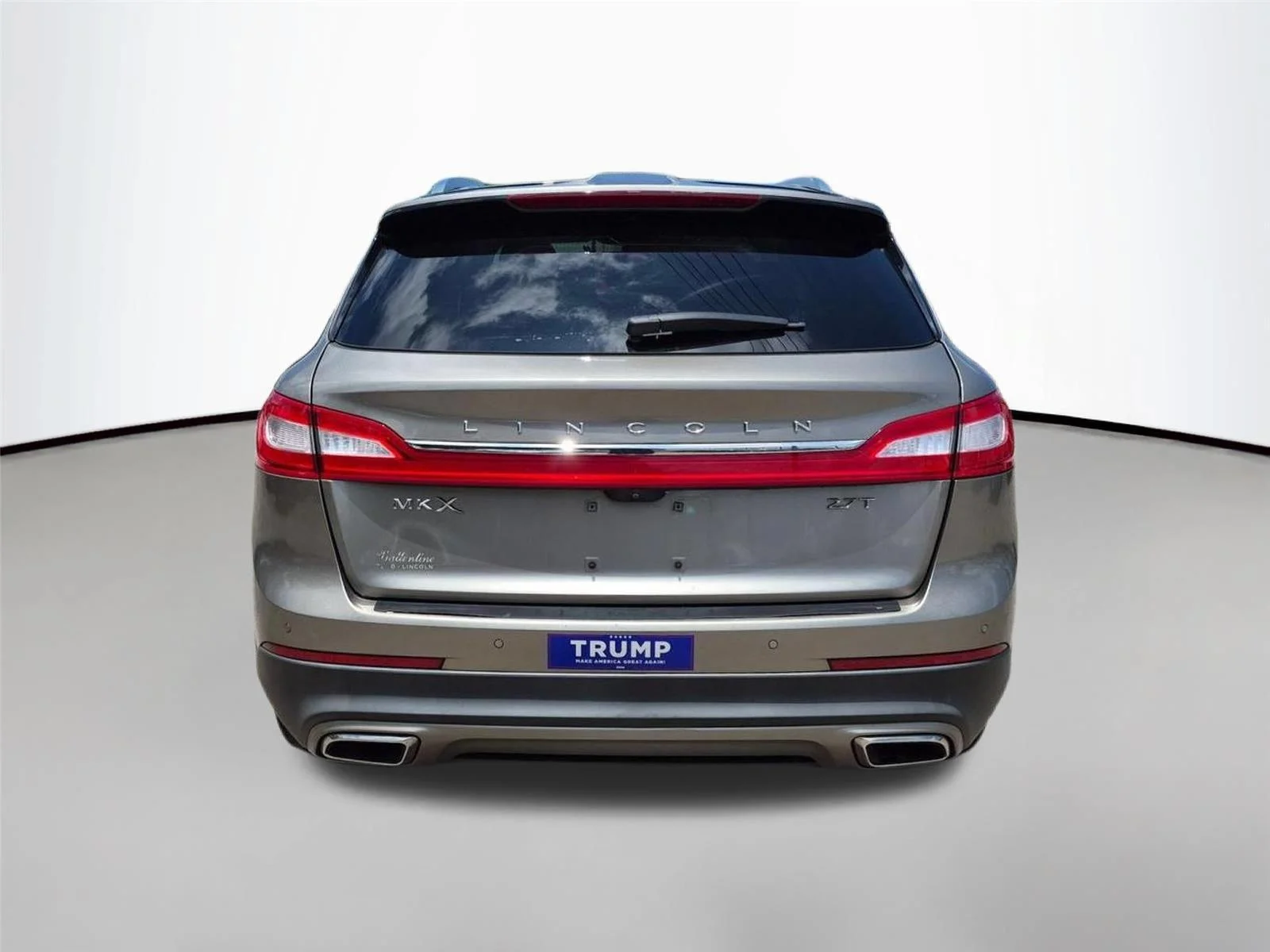Used 2017 Palladium White Gold Metallic Lincoln Reserve image 6