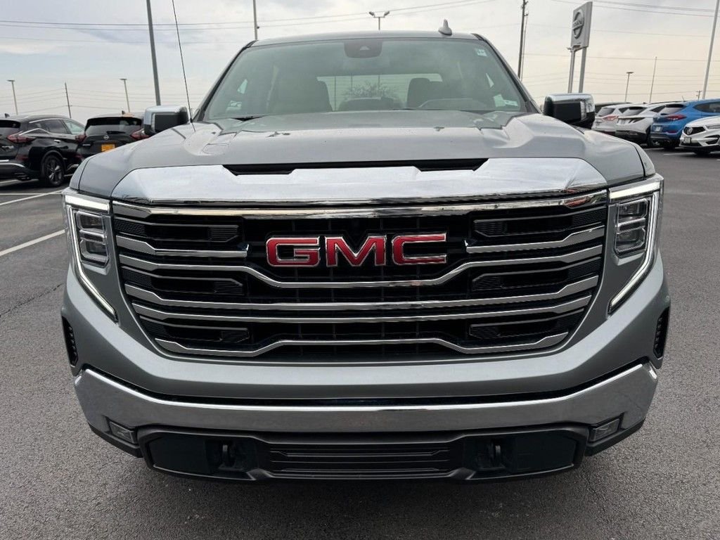 Used 2025 Silver GMC SLT image 9