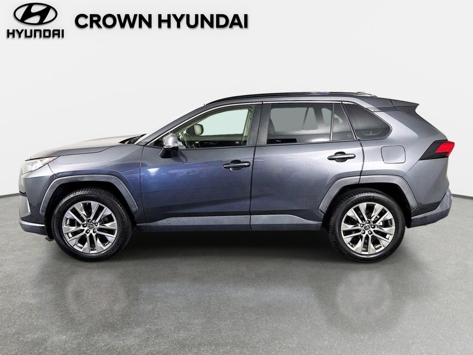 Used 2019 Magnetic Gray Metallic Toyota XLE Premium image 8