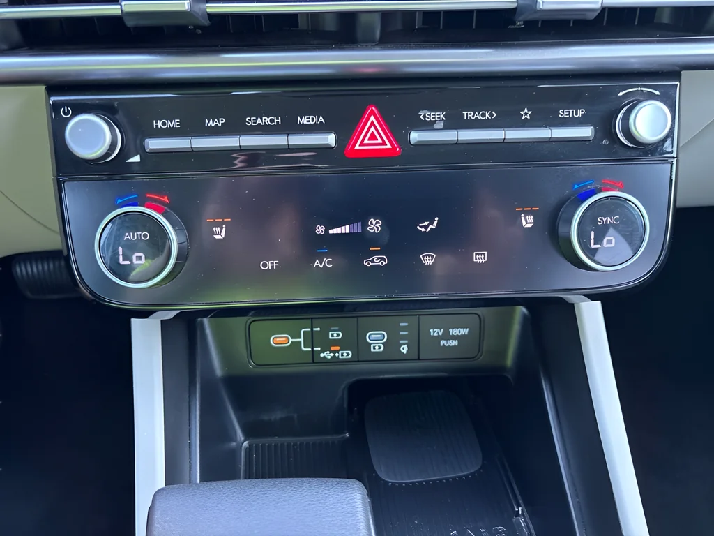 Used 2025 Green Hyundai SEL image 30