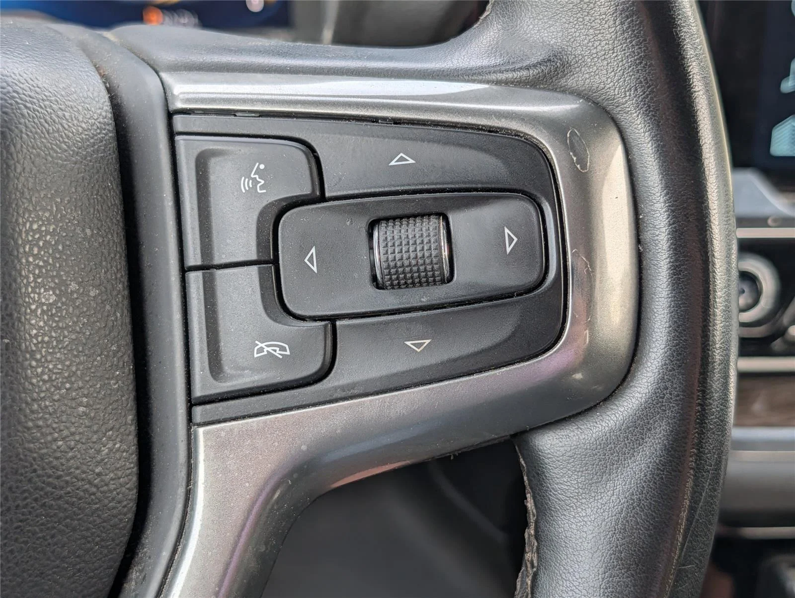 Used 2024 Summit White Chevrolet LT image 23