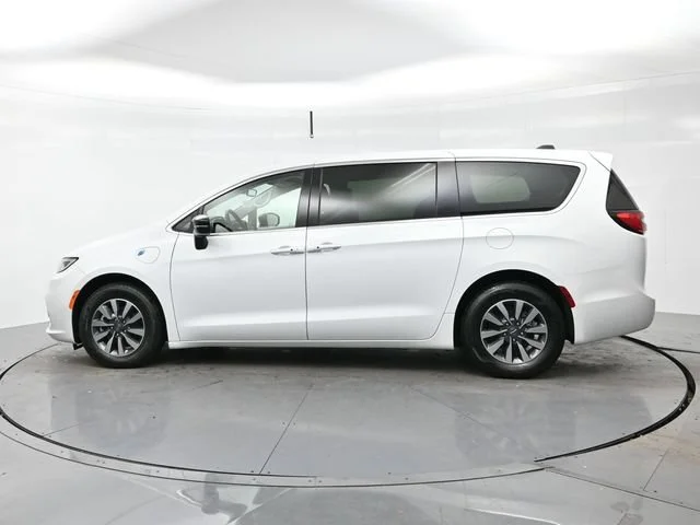 Used 2024 Bright White Clea Chrysler Hybrid Select image 4
