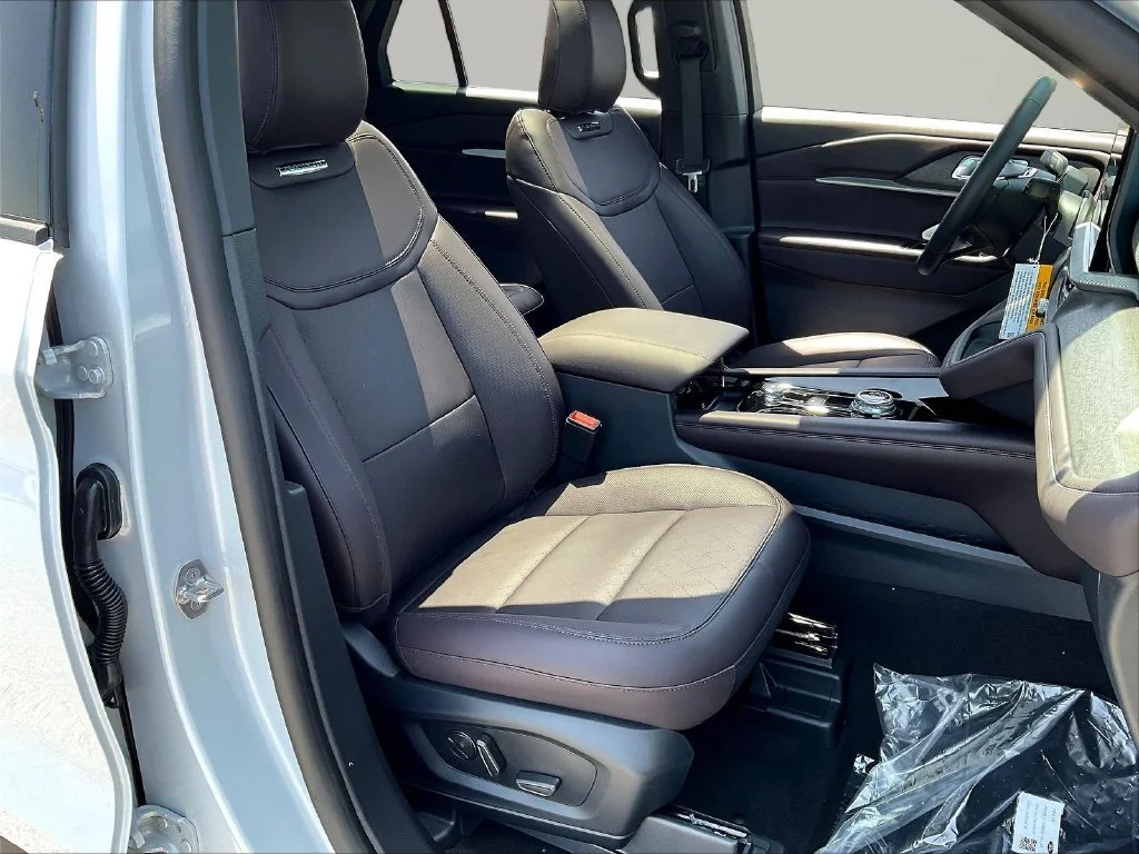 New 2026 Space White Metallic Ford Platinum™ image 11