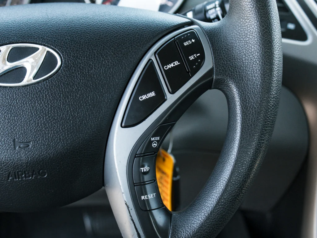 Used 2015 Shale Gray Metallic Hyundai SE image 13