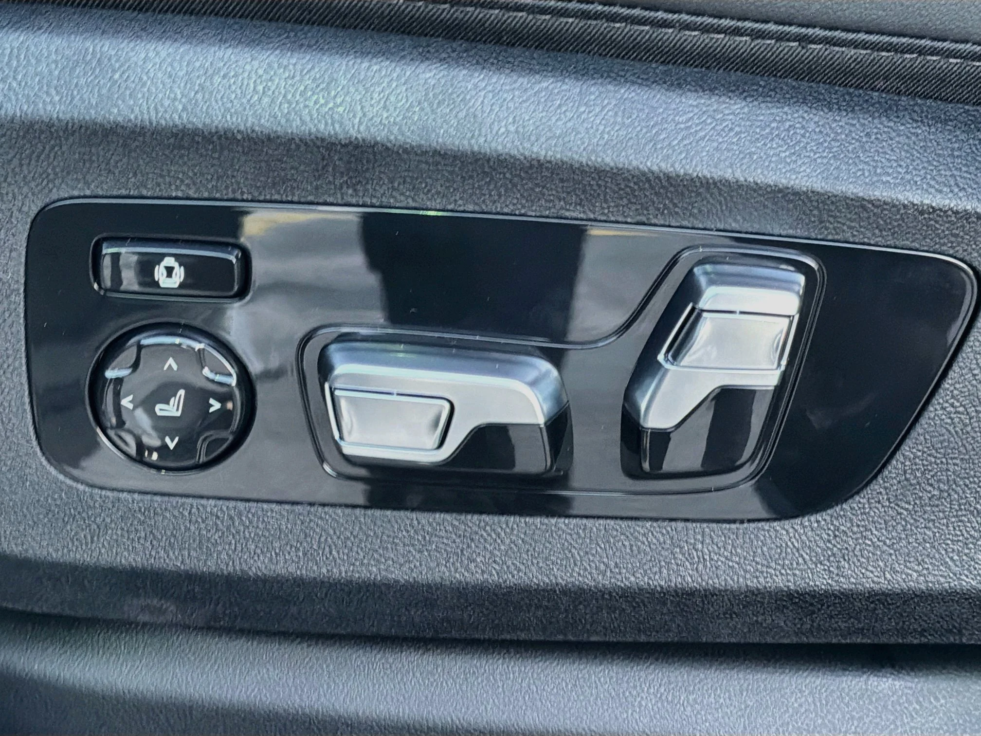 New 2027 Brooklyn Grey Metallic BMW xDrive40i image 24