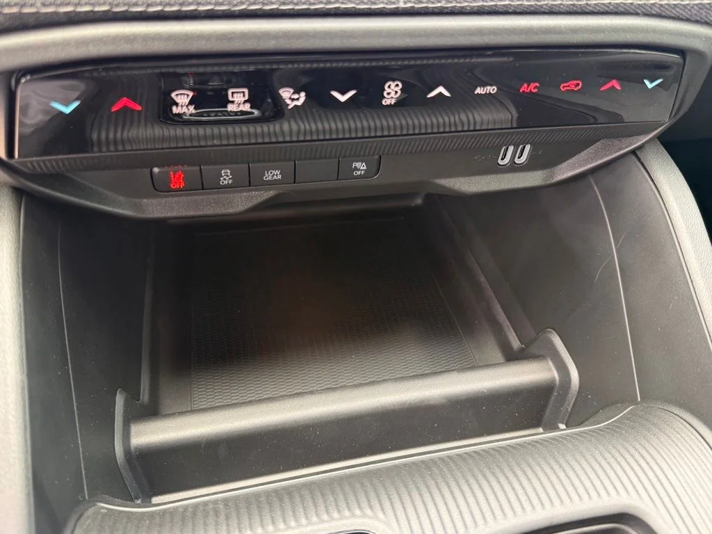 New 2026 Sting-Gray Clearcoat Jeep Laredo image 15