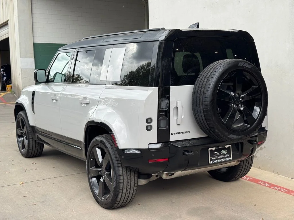 New 2026 Fuji White Land Rover X-Dynamic SE image 6