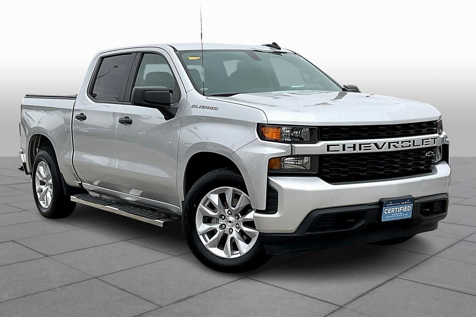 Used 2022 Silver Ice Metallic Chevrolet Custom image 3