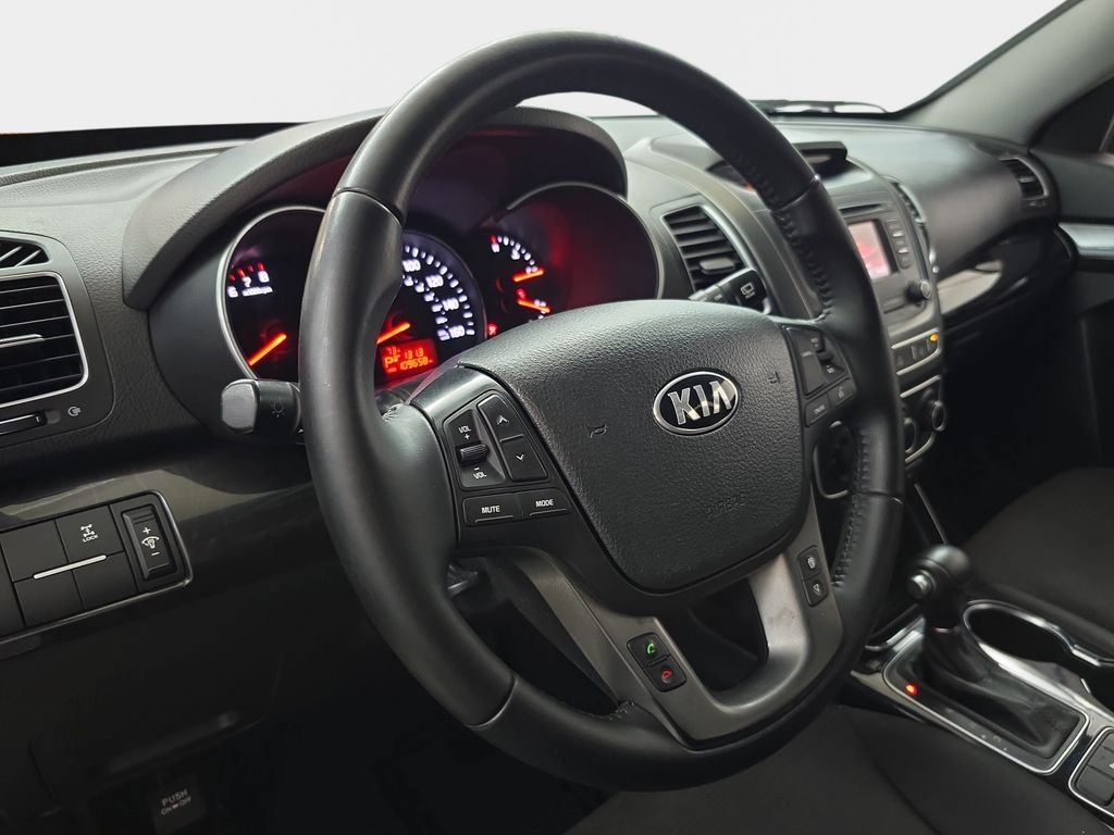 Used 2015 Snow White Pearl Kia LX image 18