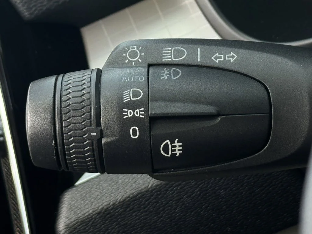 Used 2020 Black Volvo Momentum image 22