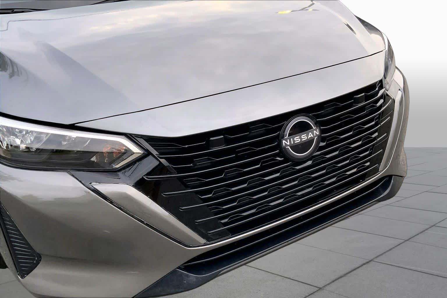 Used 2025 Gun Metallic Nissan SV image 25