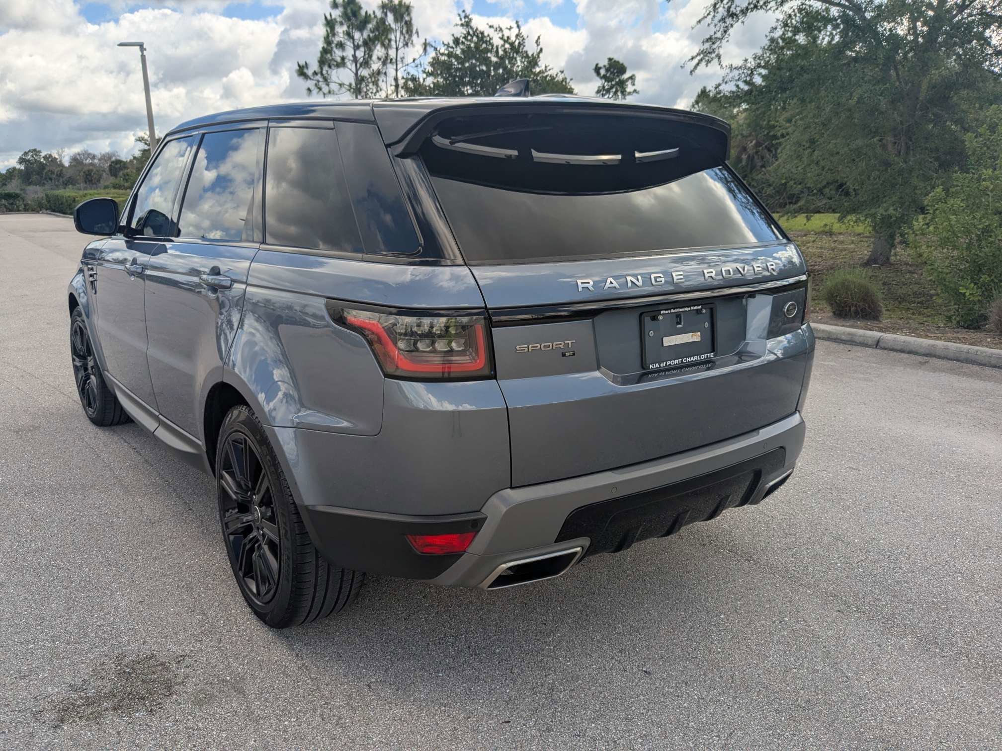 Used 2022 Petrolix Blue Land Rover SE image 7