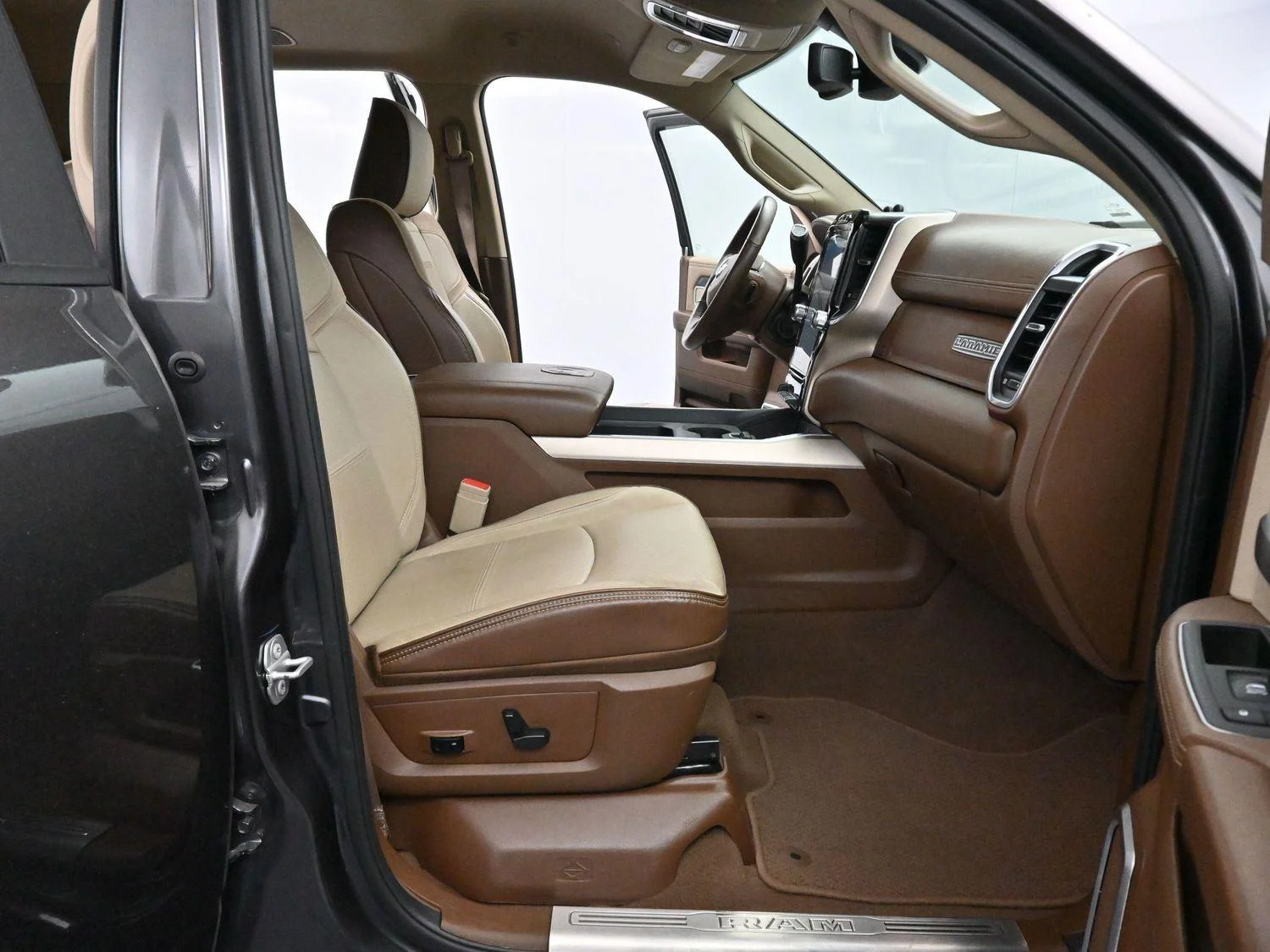 2022 RAM Ram 3500 Pickup Laramie - Photo 31