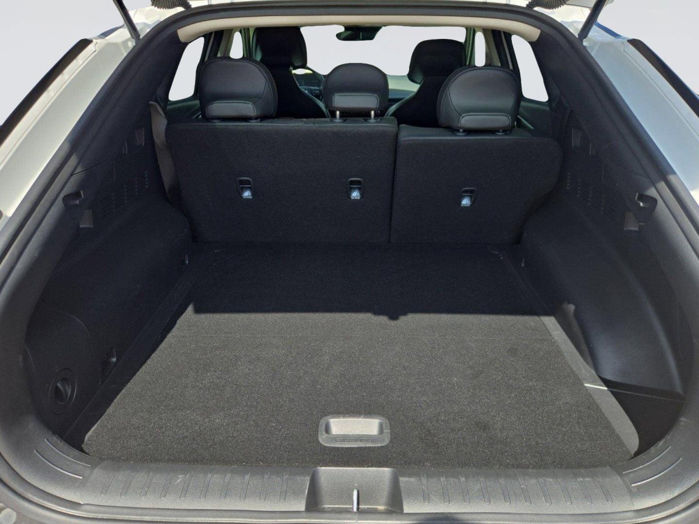 Used 2025 Glacial White Pearl Kia Light image 25