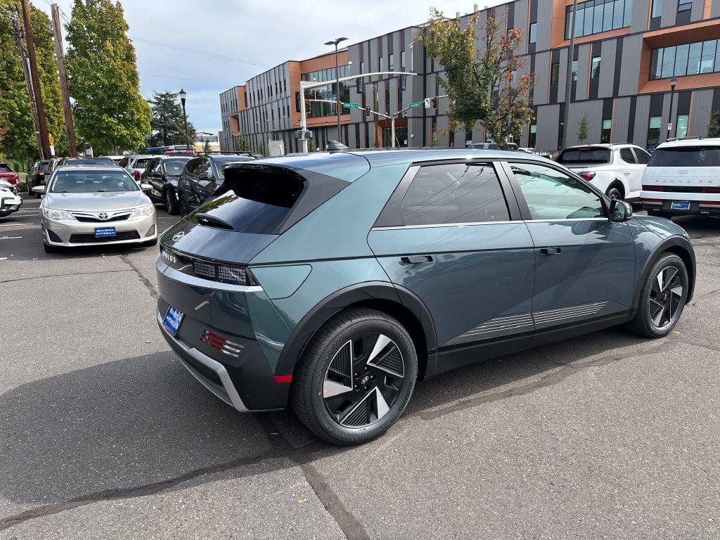 New 2027 Green Hyundai SE Standard Range image 6