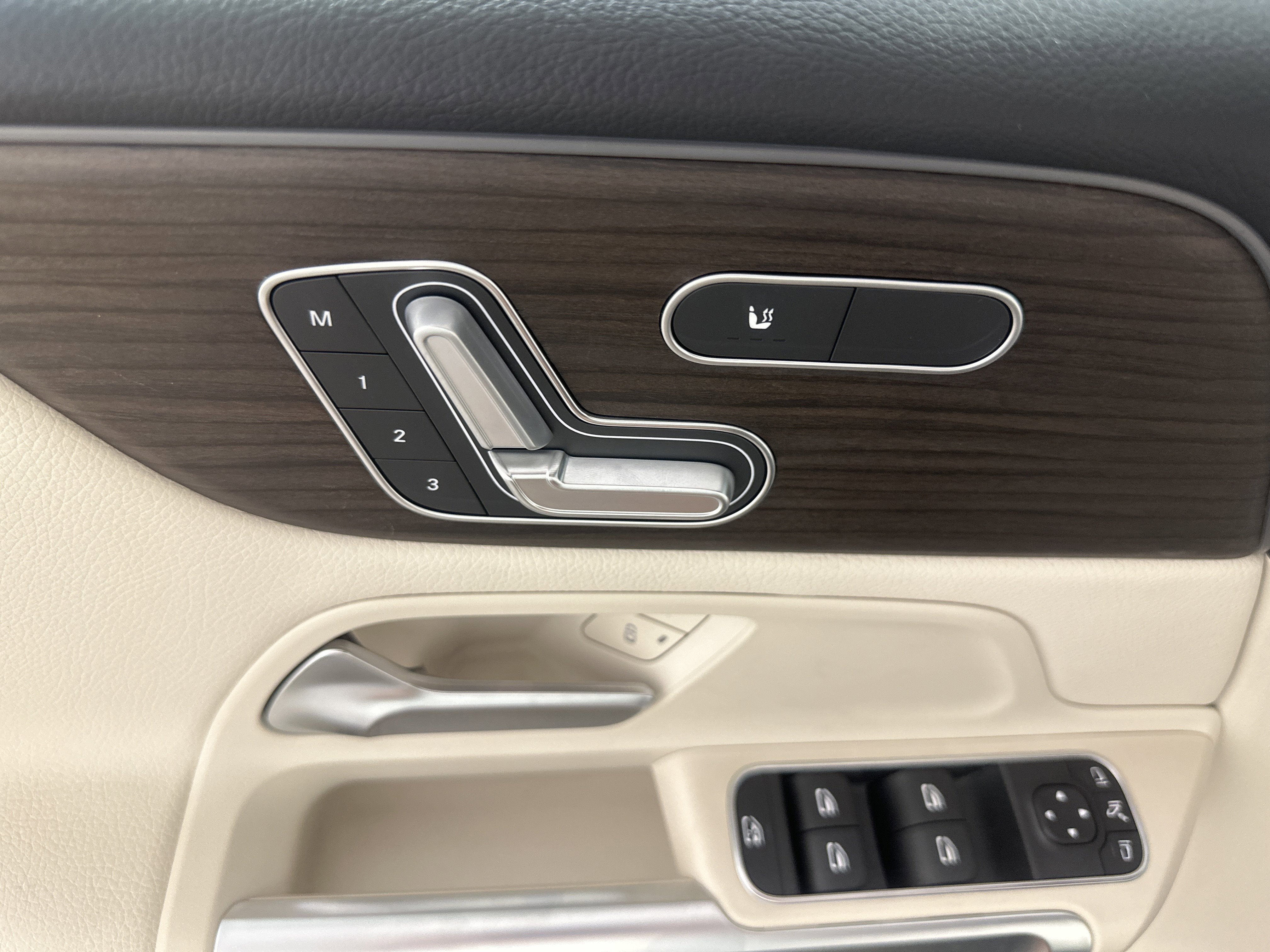 New 2026 Cosmos Black Metallic Mercedes-Benz GLB 250 image 10