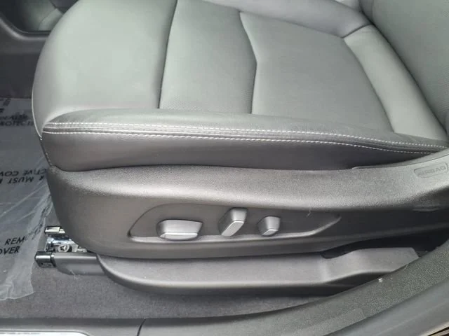 Used 2025 Stellar Black Metallic Cadillac Premium Luxury image 17