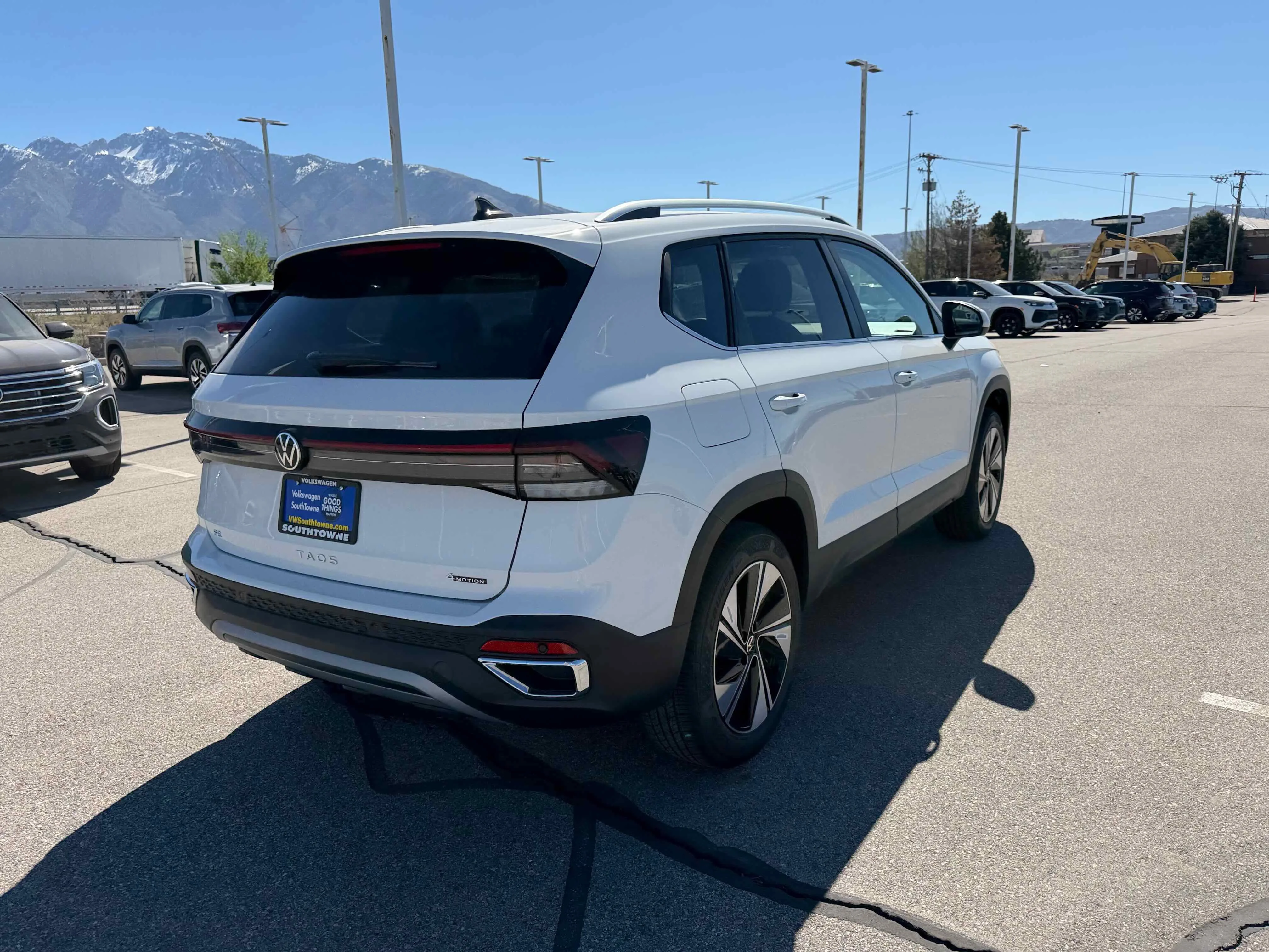 New 2026 Pure White Volkswagen SE image 7