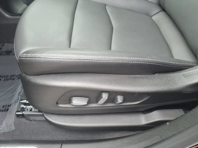 Used 2025 Stellar Black Metallic Cadillac Premium Luxury image 17