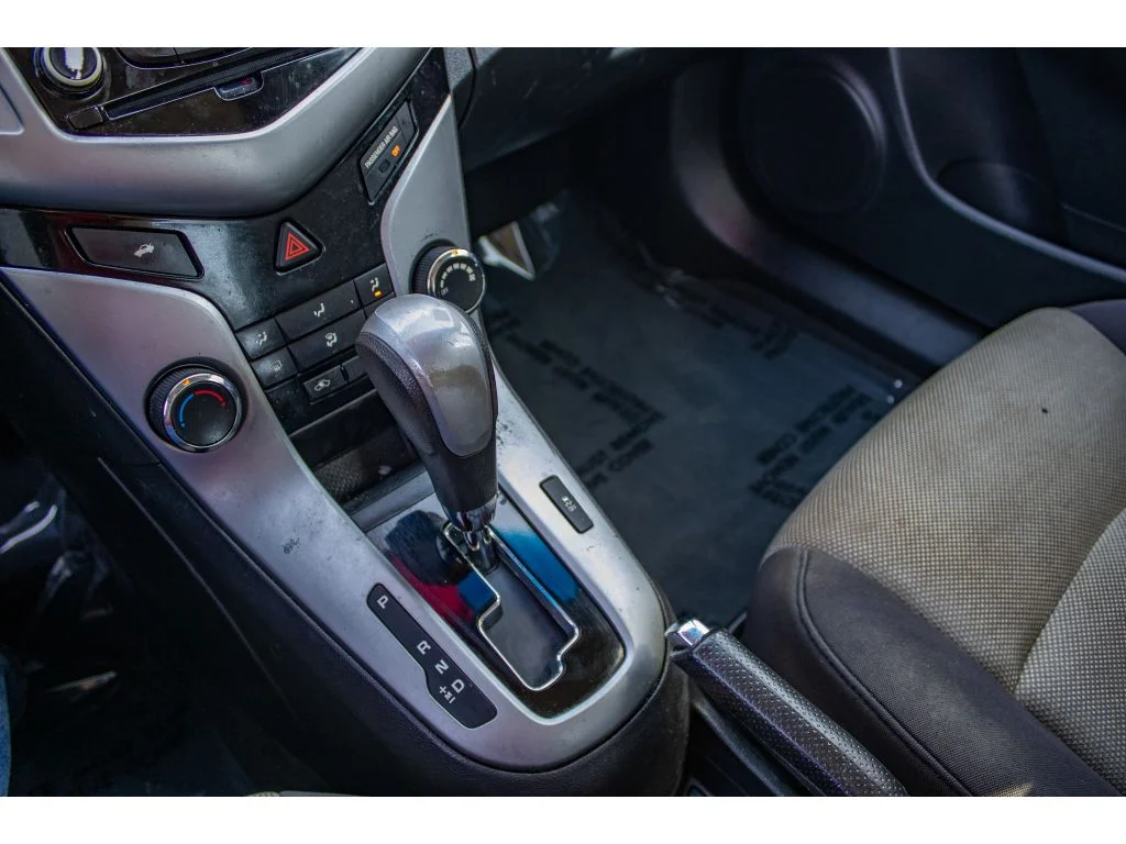 Used 2015 Summit White Chevrolet LS image 42