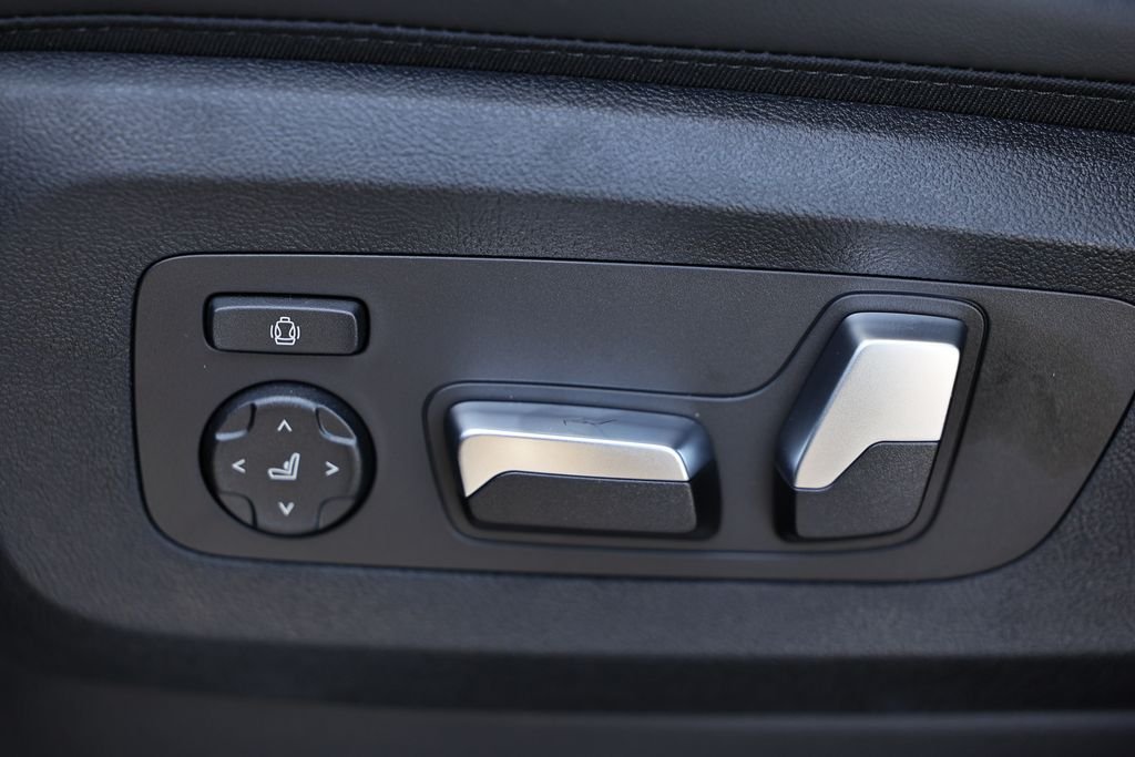 New 2026 Black Sapphire Metallic BMW xDrive50e image 22