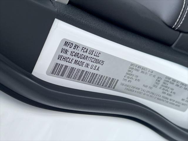 New 2026 Bright White Clear-Coat Exterior Paint Jeep Laredo image 60