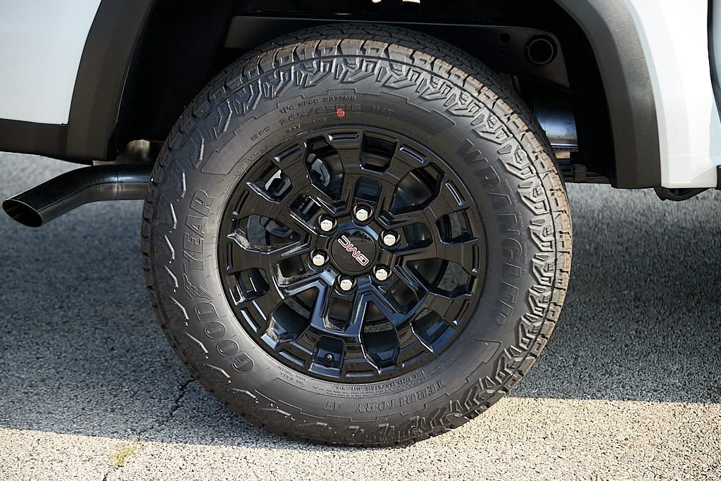 New 2026 Summit White GMC Elevation image 15