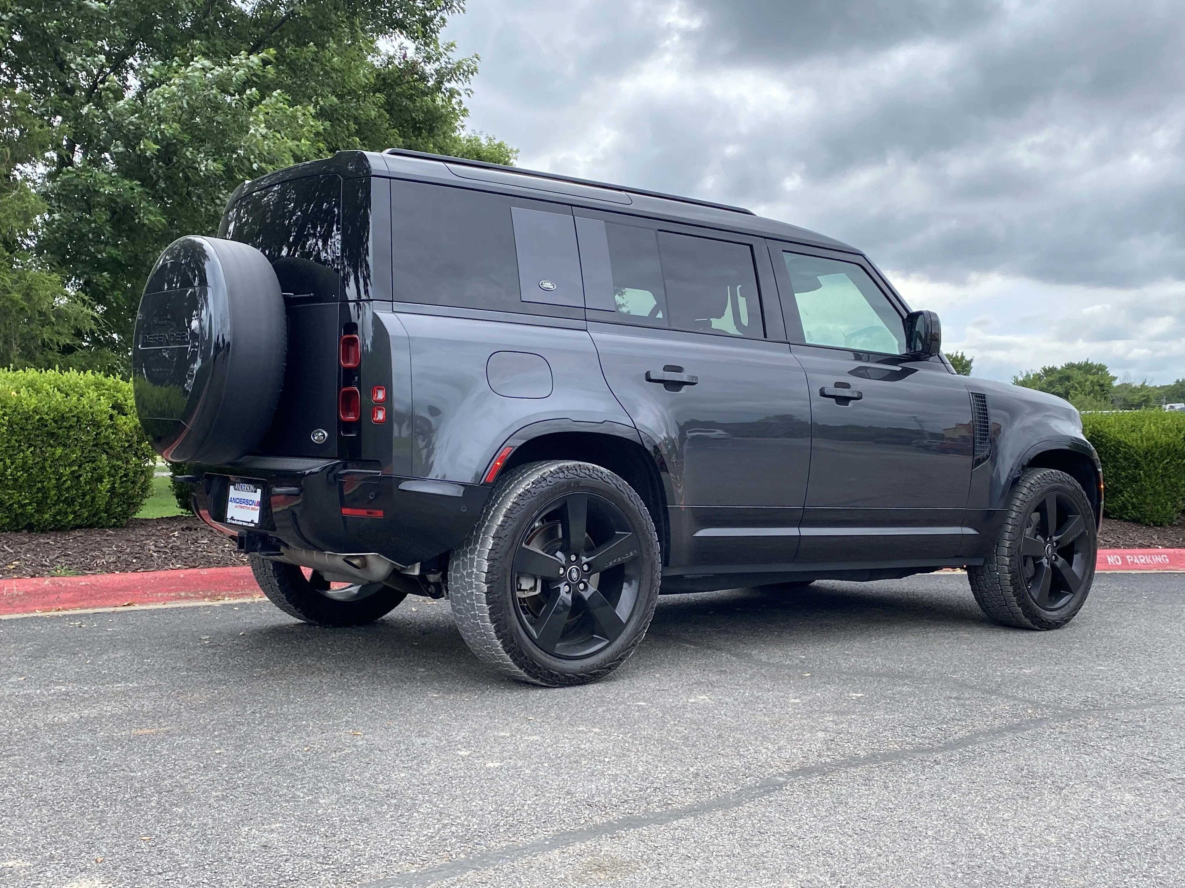 Used 2023 Black Land Rover X-Dynamic SE image 3