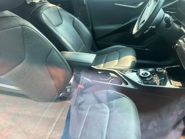Used 2023 Snow White Pearl Kia Wave image 5