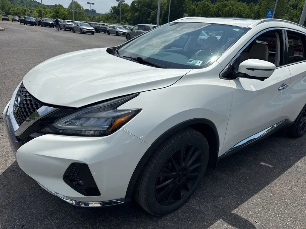 Used 2020 White Nissan SL image 1