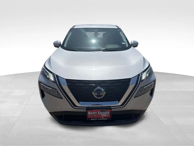 Certified Used 2021 Silver Nissan SV image 2