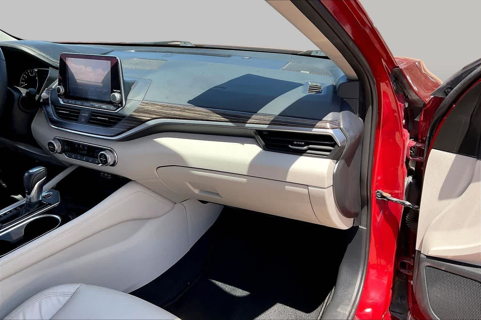 Used 2022 Scarlet Ember Nissan 2.5 SL image 19